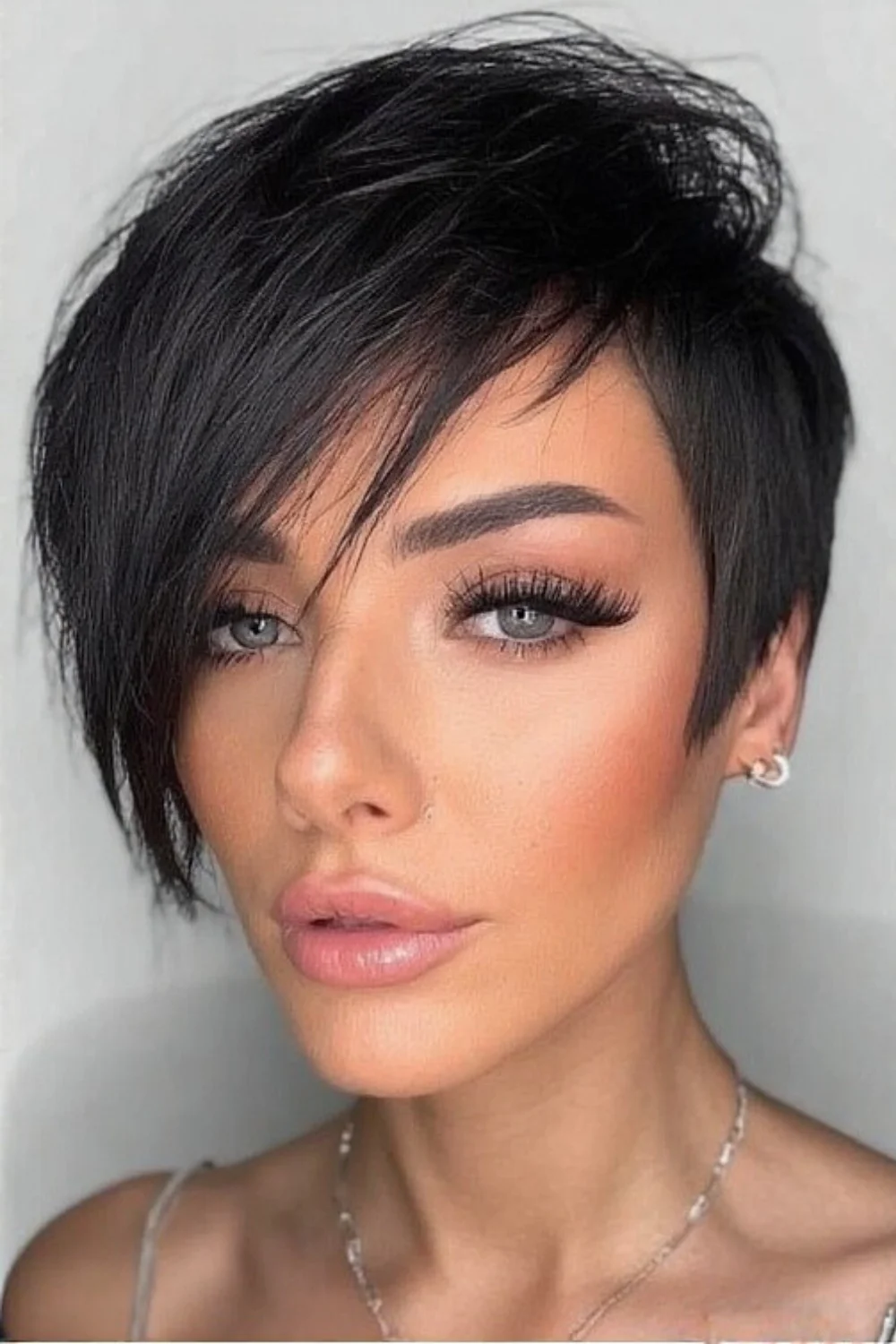 Angular pixie bob haircut with defined edges
